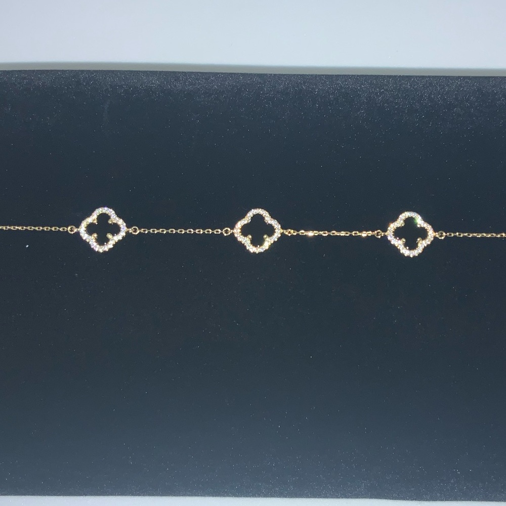 18k Onyx Clover Bracelet - Picture 11 of 12
